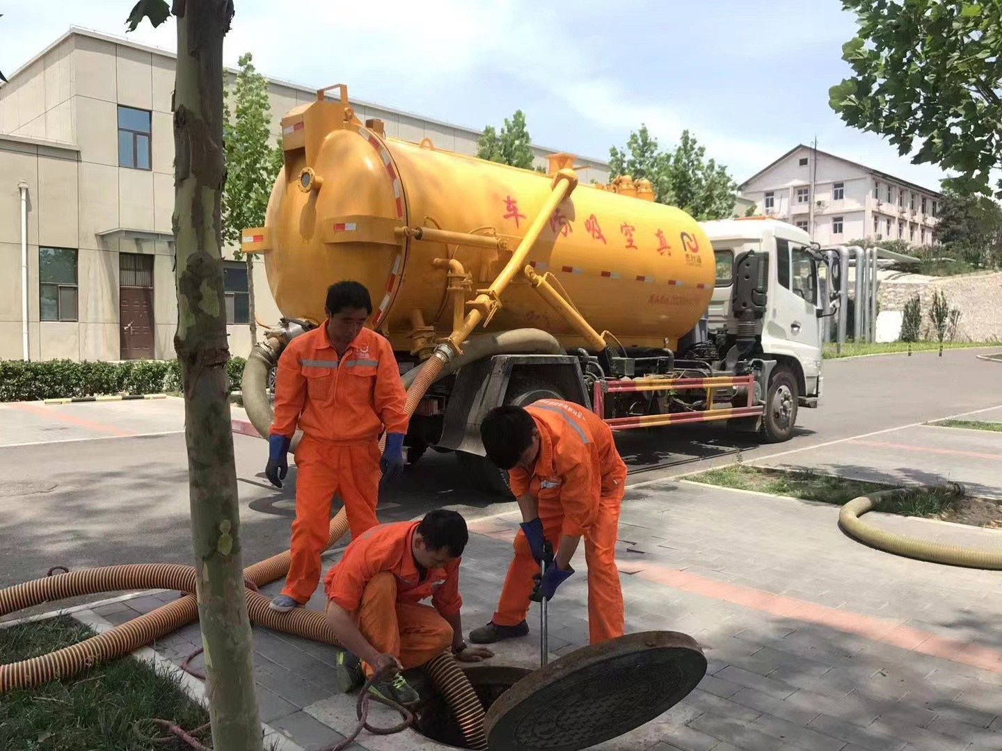 西山化粪池清理与5-8吨吸粪车施工效率分析